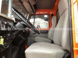 2001 INTERNATIONAL 4900 CAMION BARRENADOR CON CANASTILLA e