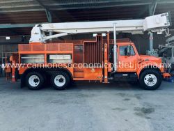 2001 INTERNATIONAL 4900 CAMION BARRENADOR CON CANASTILLA f