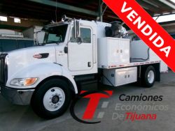 2007 PETERBILT 335 CAMION ORQUESTA DE COMBUSTIBLES Y LUBRICANTES a