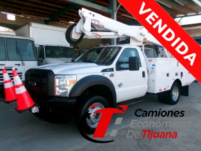 2003 Peterbilt 330 camión orquesta de combustibles y lubricantes