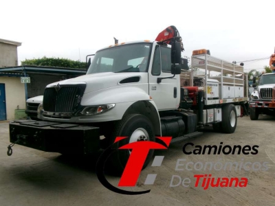 2007 INTERNATIONAL 4400 GRUA HIAB